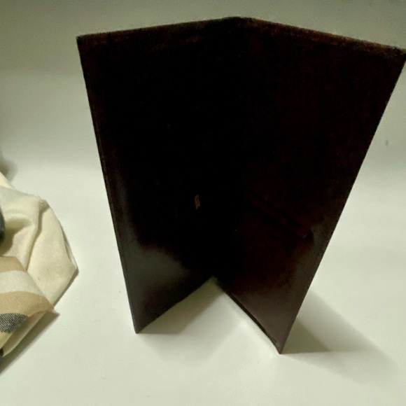 🧳Vintage Unused Prince Gardner
Passport Wallet 🧳✨#PRINCE - Picture 8 of 14